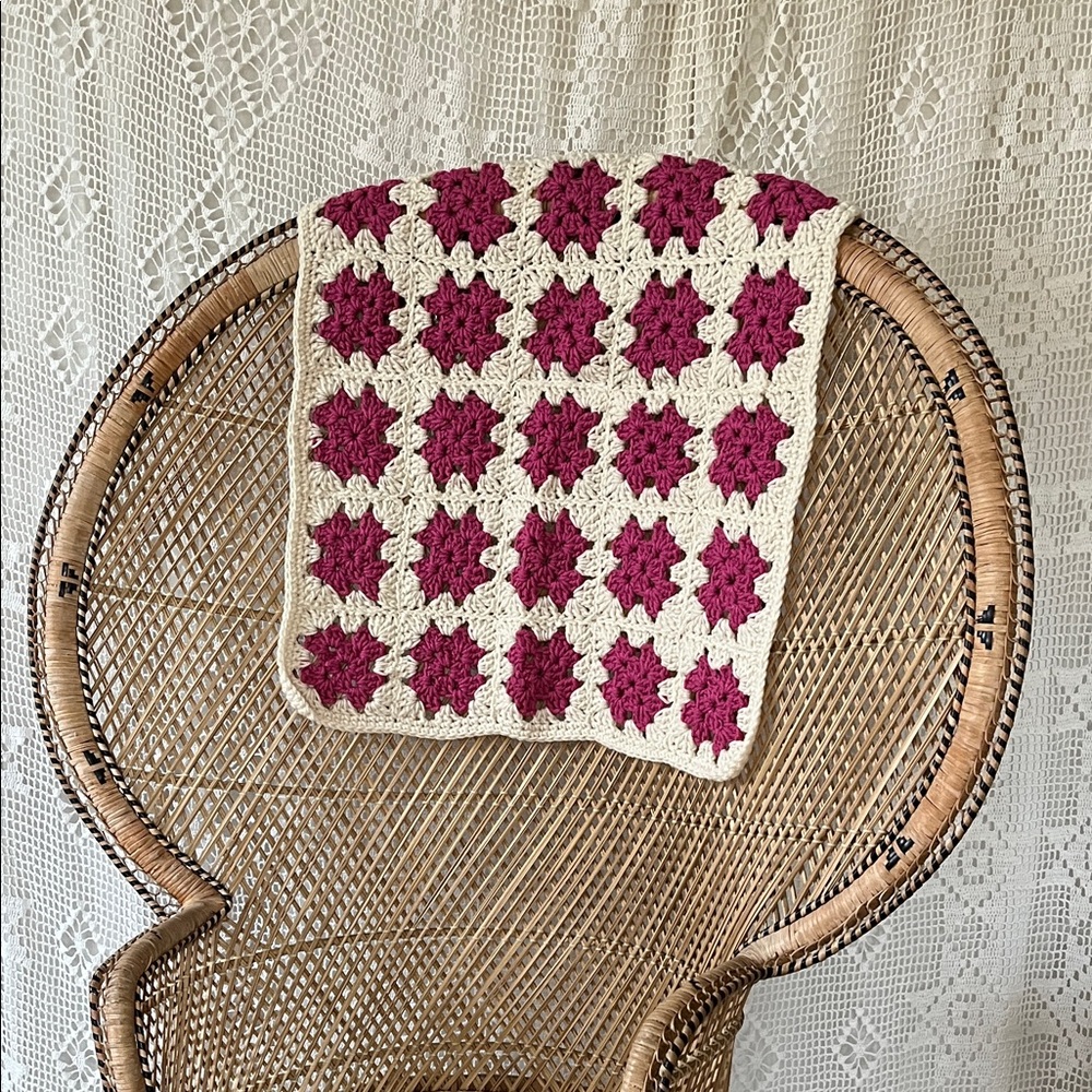 🌸 Vintage granny square handcrafted crochet small blanket